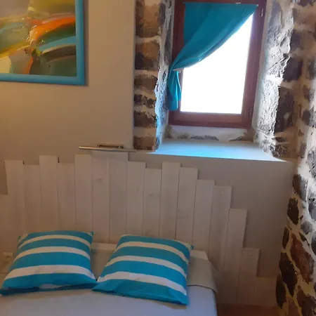 Gîte le MAGNAN, 50 m2, charme, nature, terrasse, piscine chauffée, sud Ardèche Couette-café Joyeuse