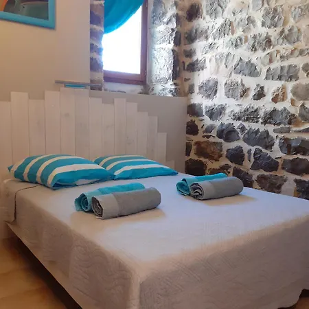 Gîte le MAGNAN, 50 m2, charme, nature, terrasse, piscine chauffée, sud Ardèche Joyeuse