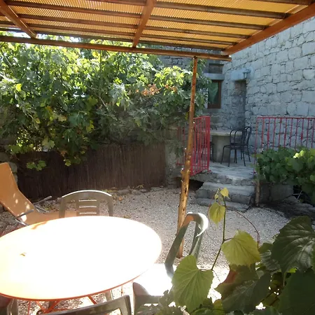 Gîte le MAGNAN, 50 m2, charme, nature, terrasse, piscine chauffée, sud Ardèche Couette-café