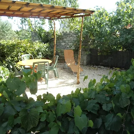 Gîte le MAGNAN, 50 m2, charme, nature, terrasse, piscine chauffée, sud Ardèche Couette-café